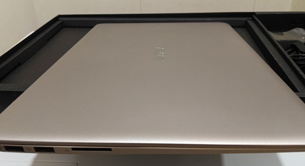 ASUS NoteBook PC  UX305F