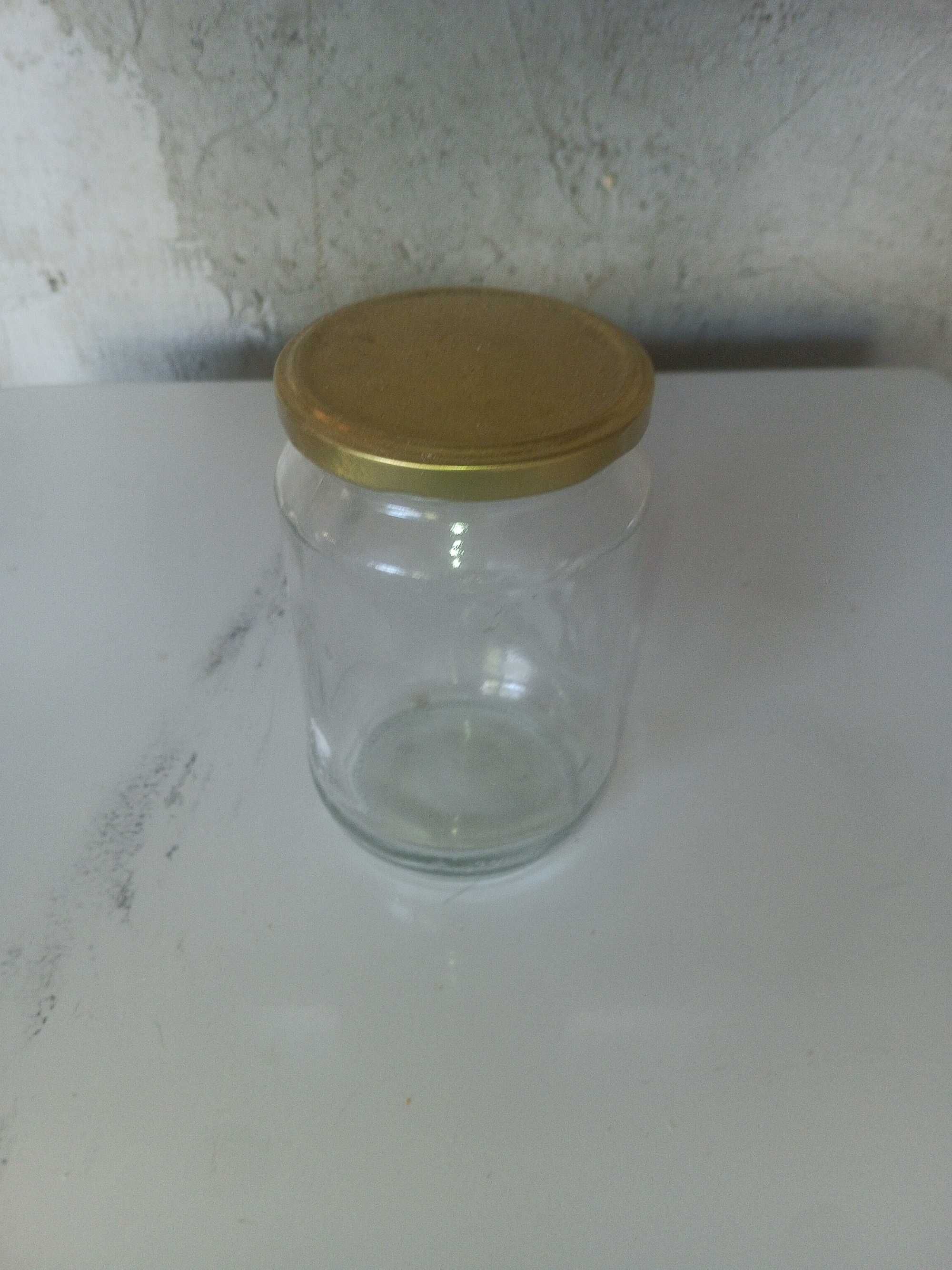 Употребявани буркани с винтова капачка