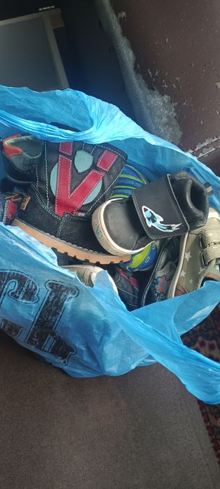 Продам детскую обувь размеры с 20 по 23