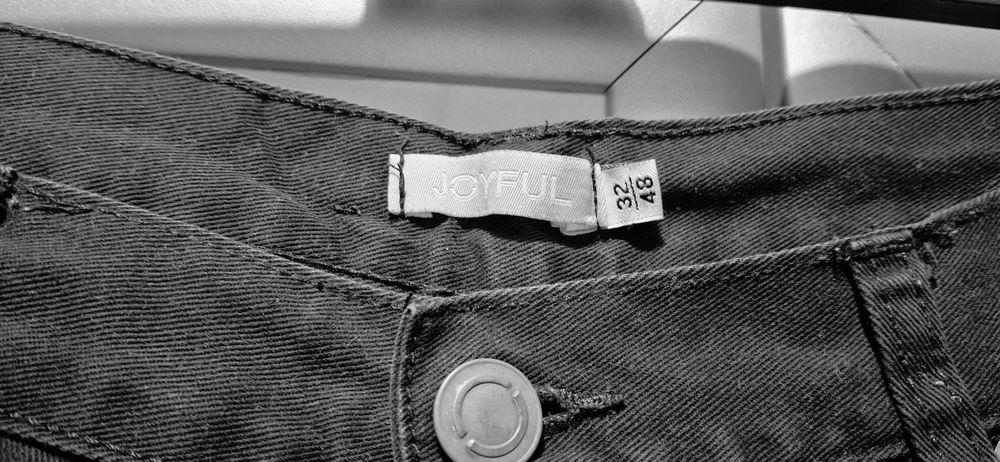 Мъжки черен спортно-елегантен панталон, прав модел, тип дънки