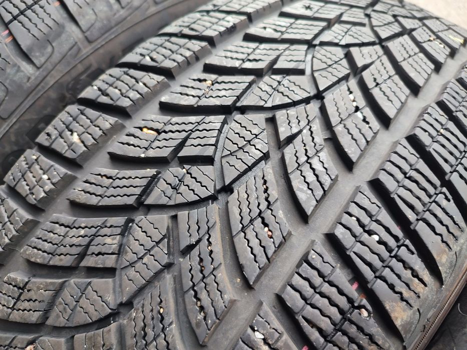 235/55/19" 4бр Good year ultra grip performance +suv dot3922,7mm