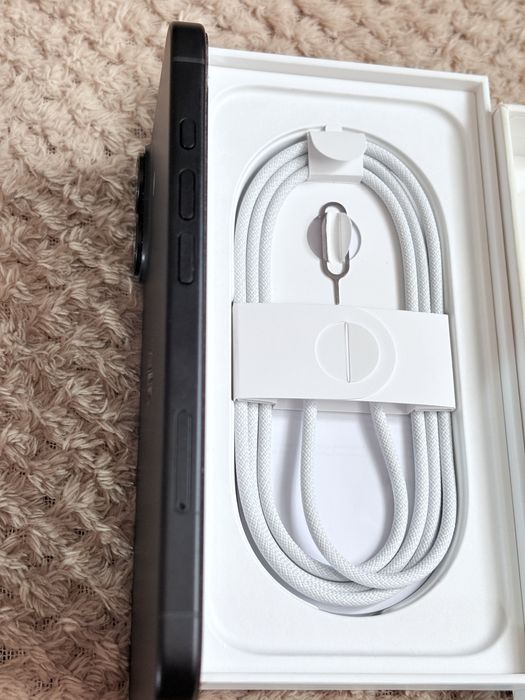 Iphone 16  sau schimb cu S25 plus (ultra)