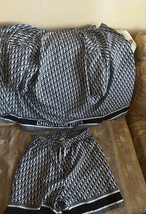 ОРИГИНАЛЕН  мъжки комплект Christian Dior, размер L, черен.