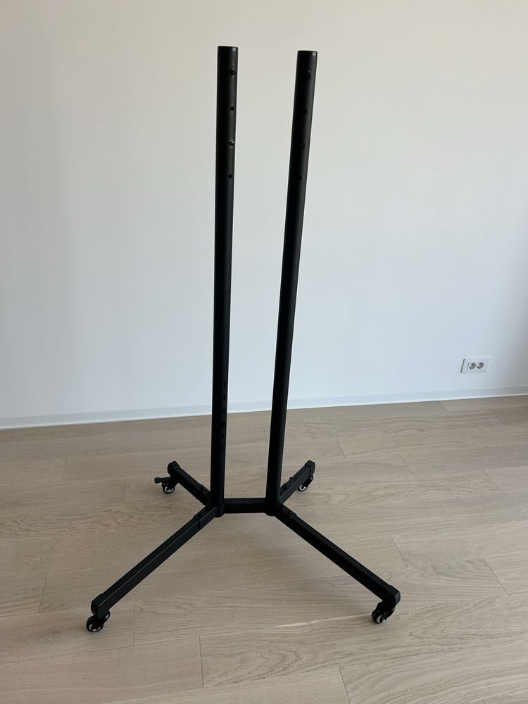 Stand Mobil de Televizor cu Roti pivotante la 360°