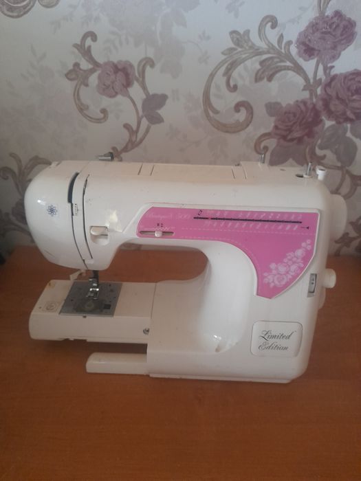 Продам швейную машинку