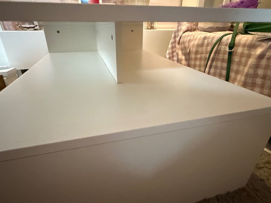 Măsuță alba de cafea