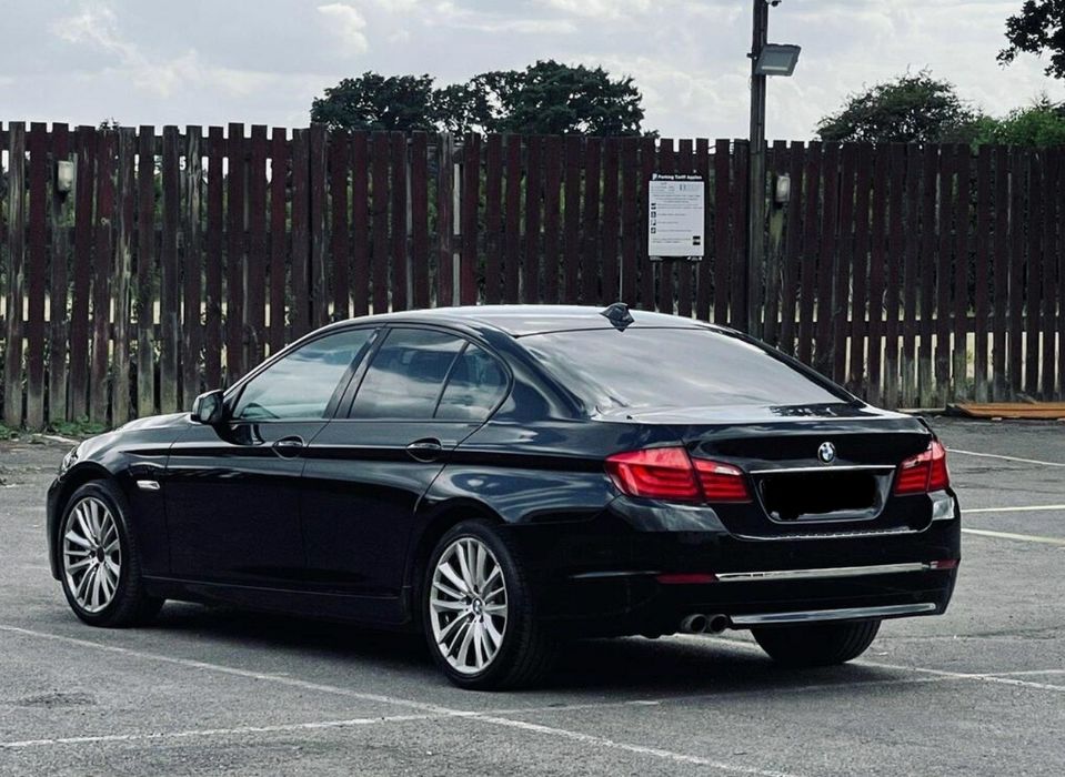 BMW seria 5  F10 Manual volan dreapta