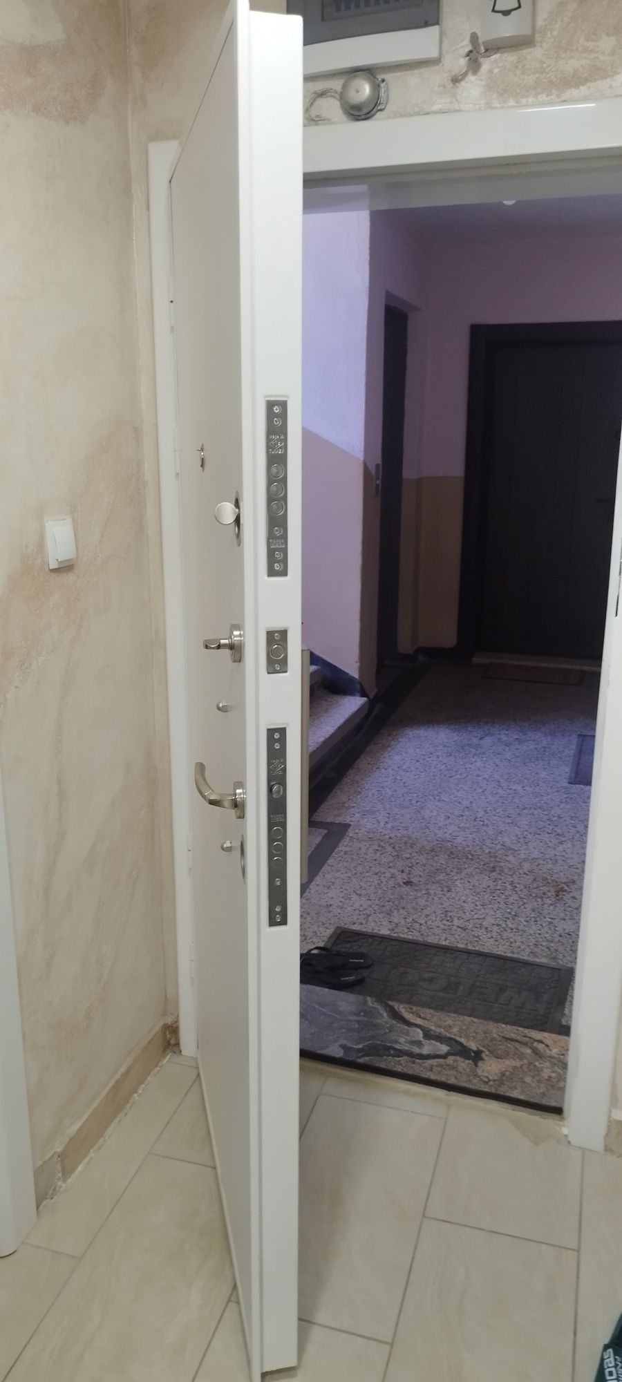 Блиндирана Входна врата като нова
