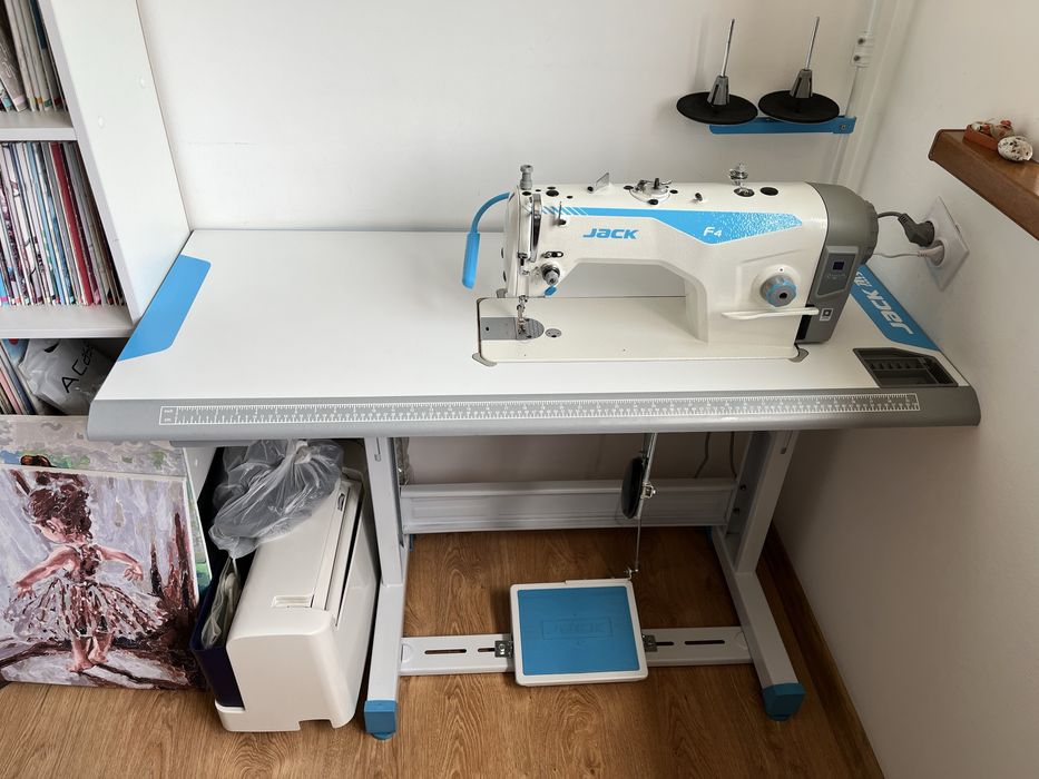 Проиышленная швейная машинка Jack F4