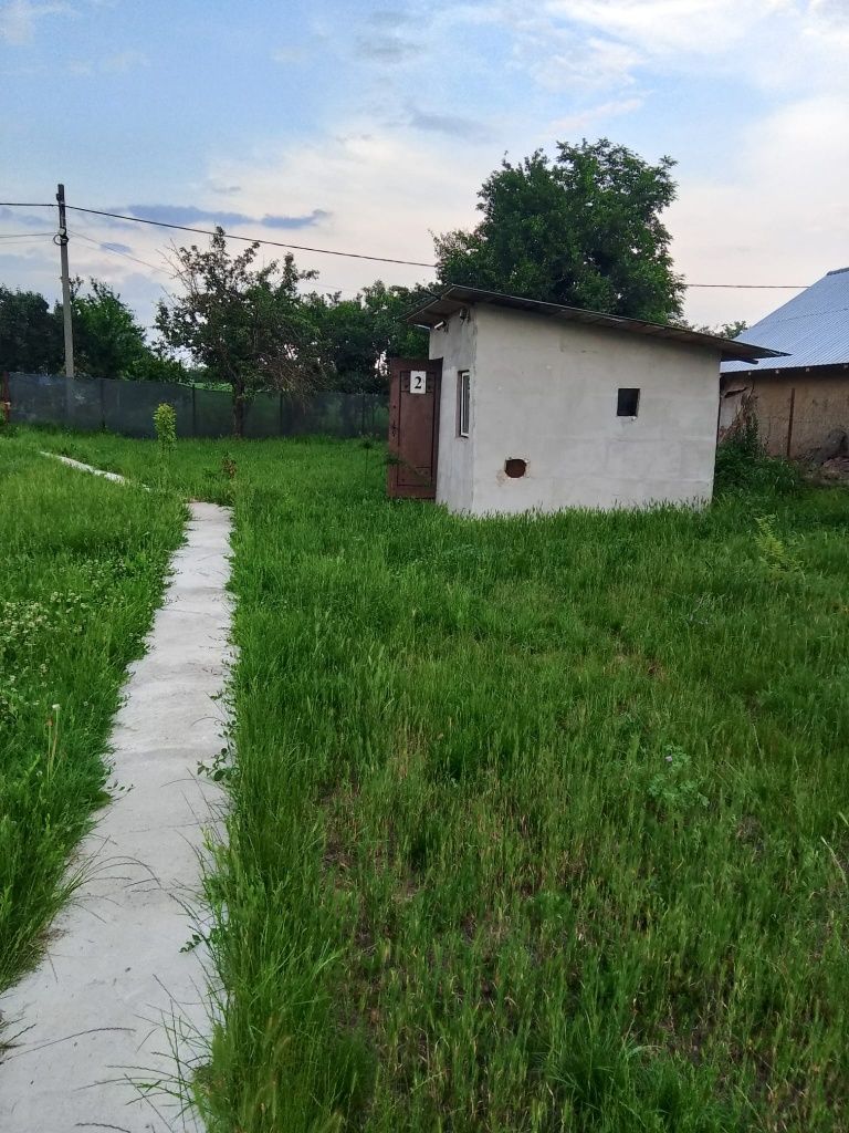 Vând casă+ teren