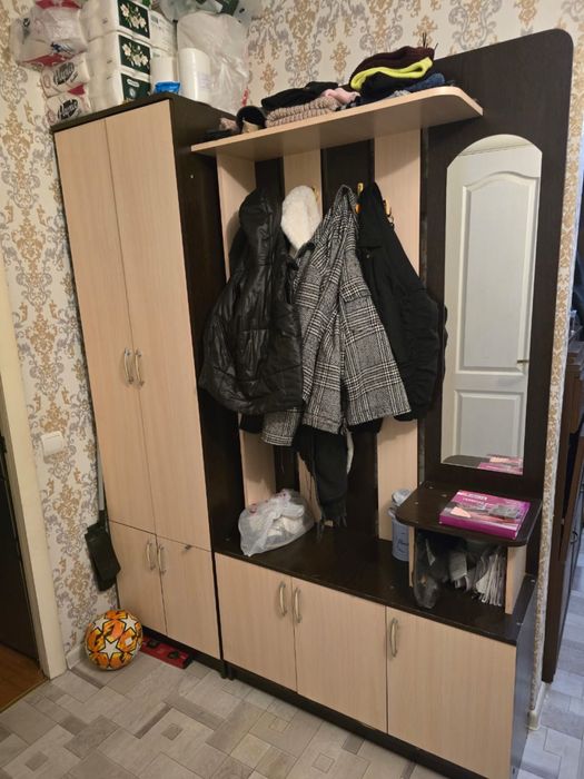 Продаётся прихожая