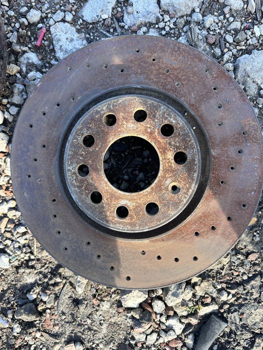 Вентилирани надупчени спирачни дискове Audi A3 2.0 FSI