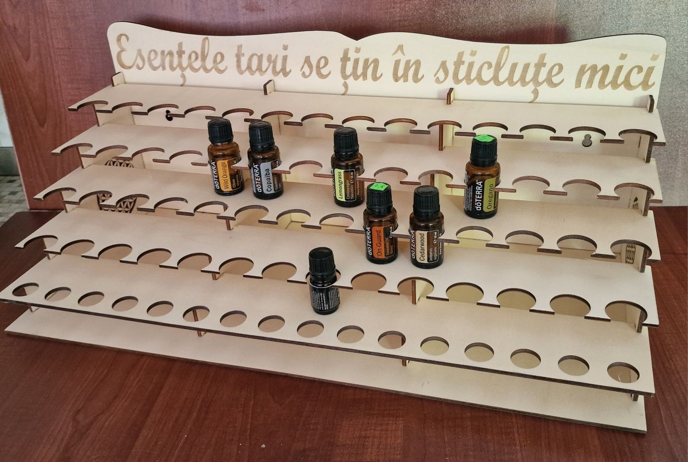 Raft pentru 72 sticluțe uleiuri esențiale doTERRA .