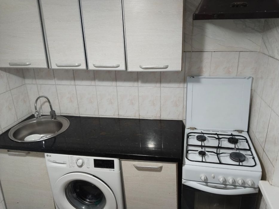 Продам кухню с плитой и вытяжкой!