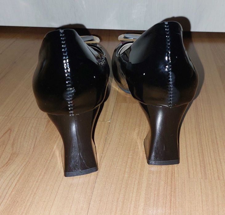 Pantofi cu toc mic, marimea 37