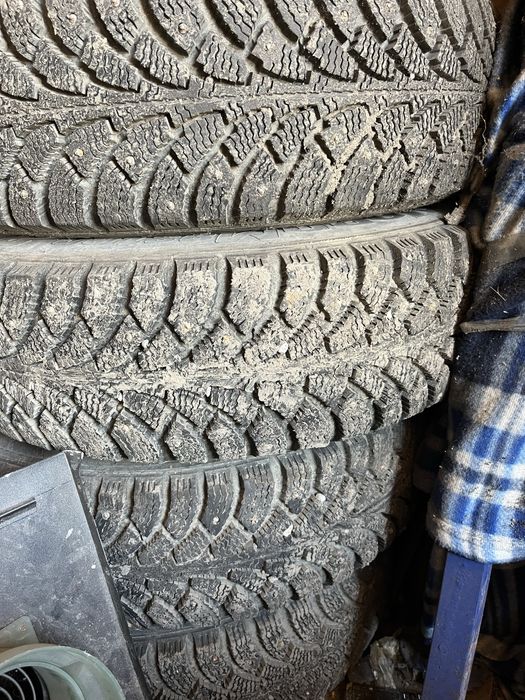 Продам зимнию резину на 13 в отличном состоянии