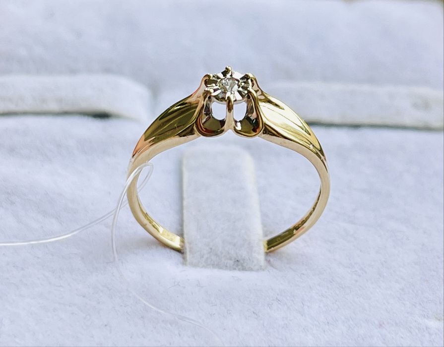 Кольцо золотое с бриллиантом 585 Россия