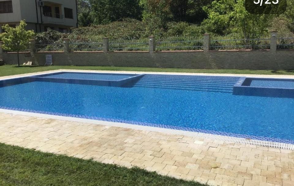 Продава се двустаен апартамент с гледка към басейна – SunnySeasons