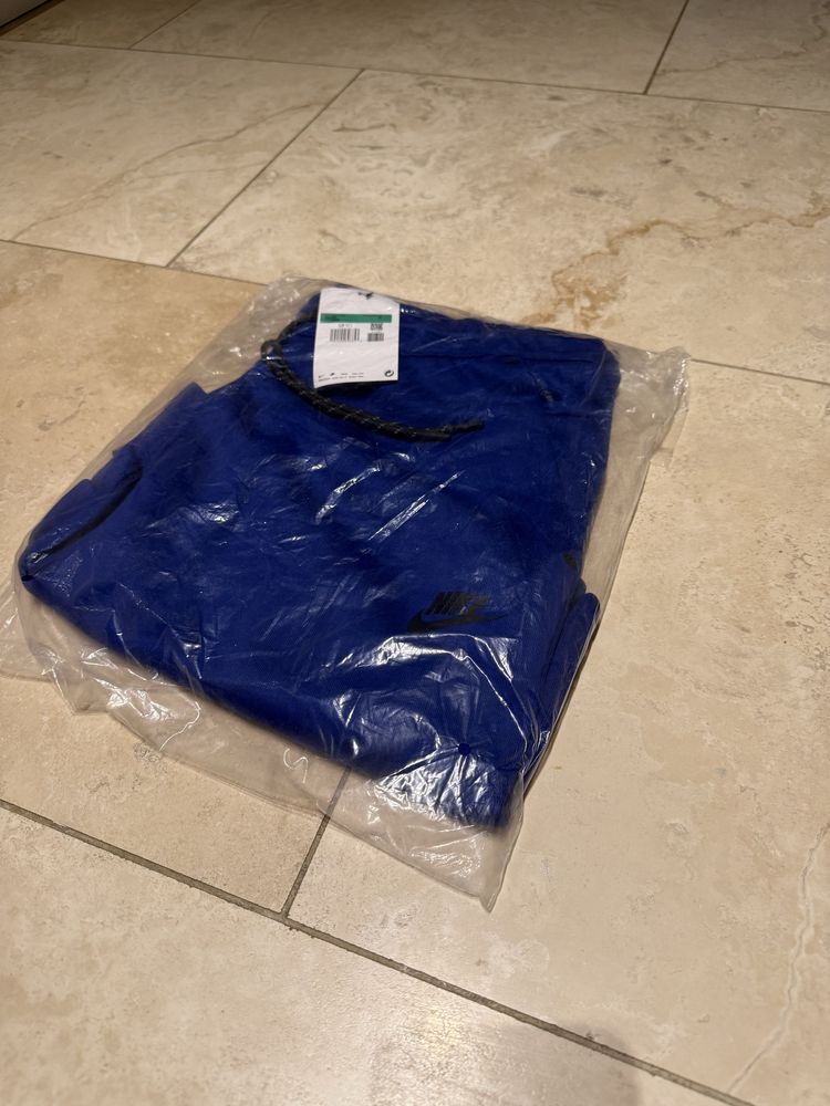 Pantaloni Scurti Nike Tech / 2025