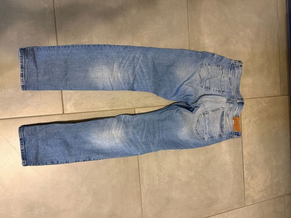 Blugi hilfiger,  mărimea 33/32, preț 120  roni