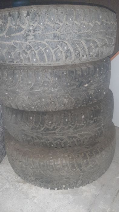 Продаётся шины зимние на шипах размер 225/65 R17
