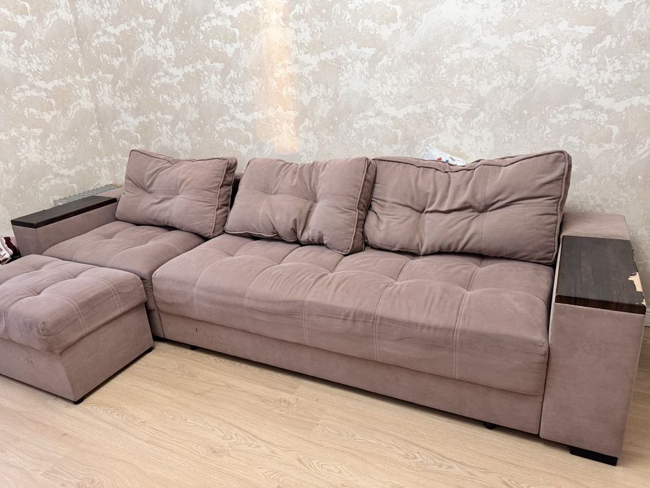 Диван отдаю даром