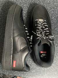 Vand adidasi Nike air force 1 supreme, marimea 41, 26 cm, negru