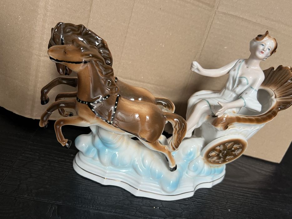 Bibelou colectie- Caleasca/Trasura cu 2 cai