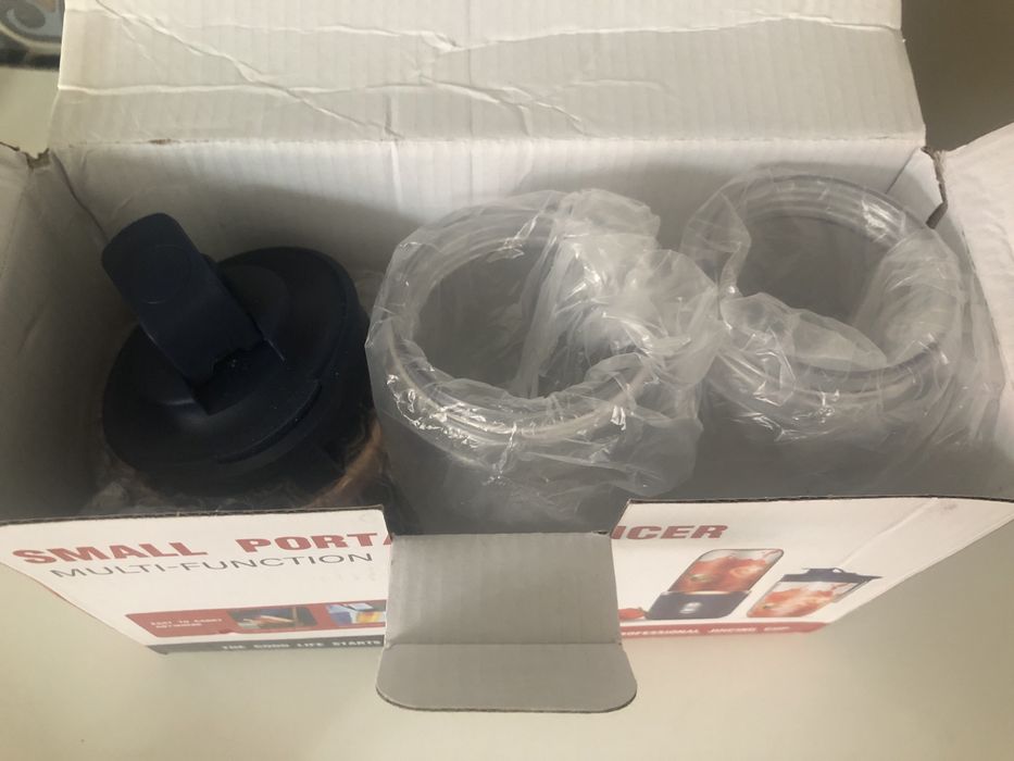 Mini blender portabil