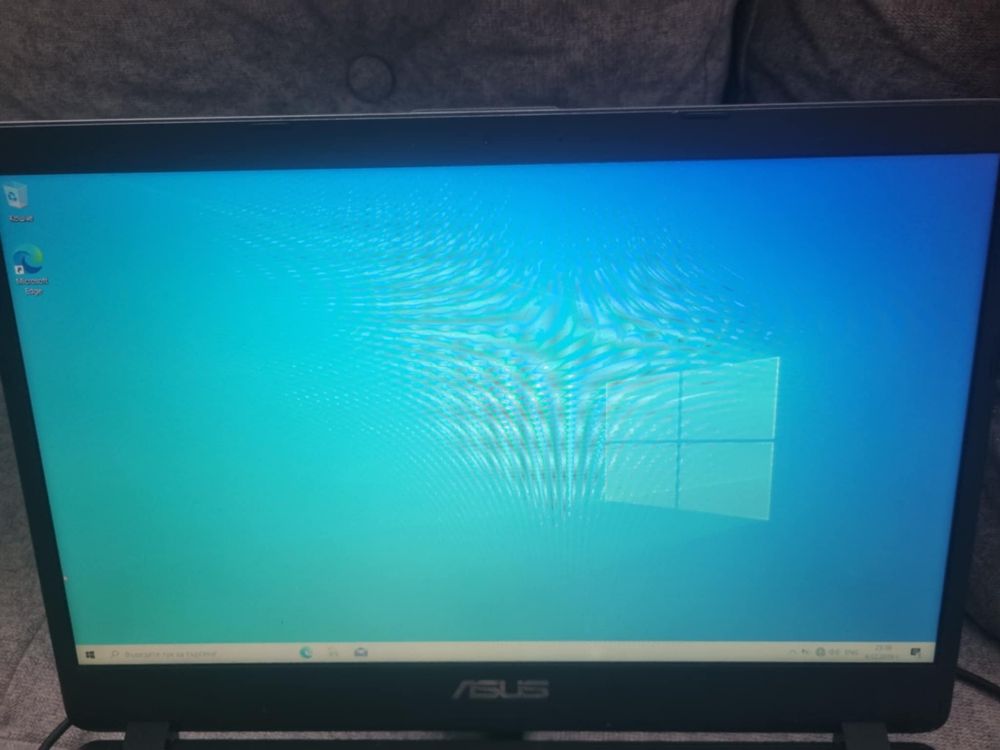 Лаптоп ASUS  Перфектен