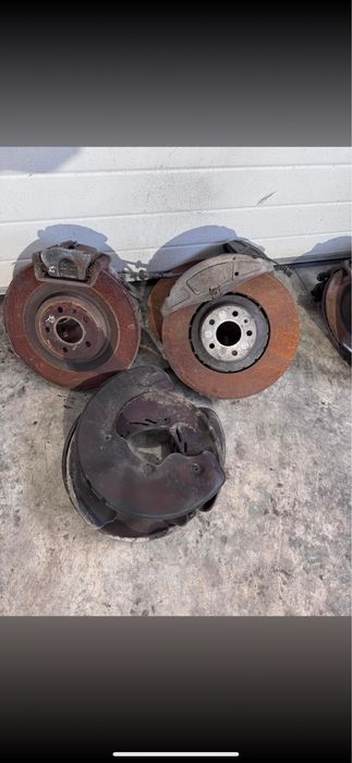 Kit etrieri audi 380 fata 355 spate au fost montati pe audi a8 4.2 d4