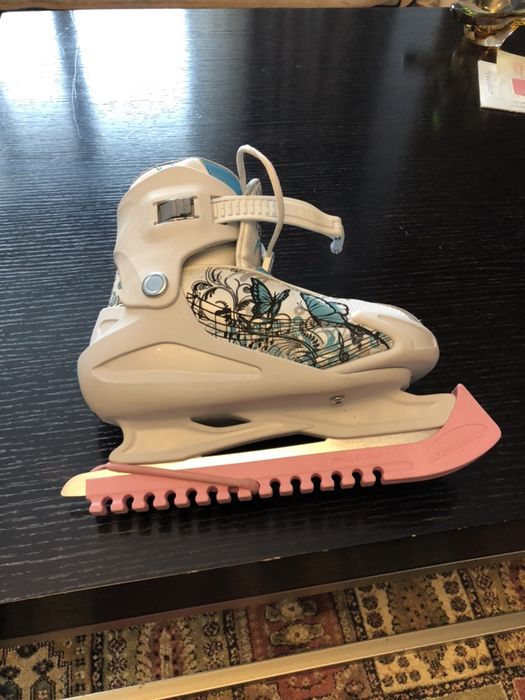 Коньки женские с красивым рисунком