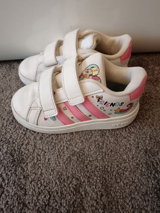 Детски маратонки на Adidas, номер 25