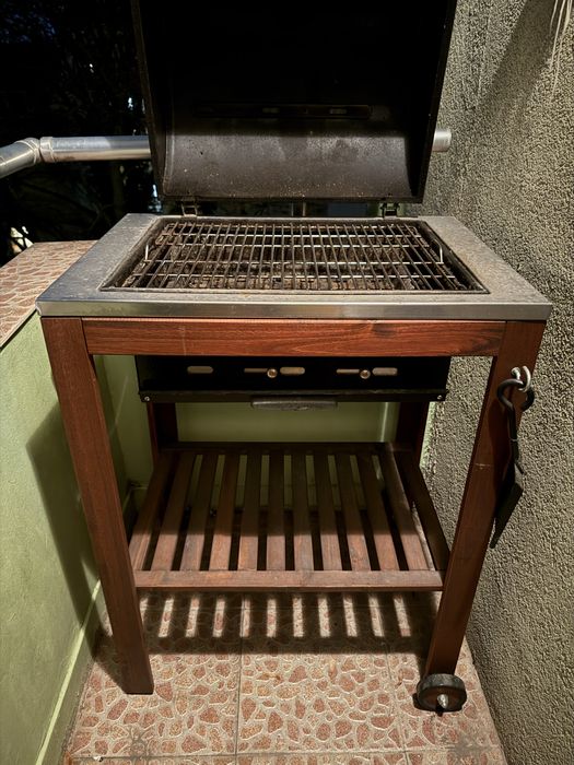 Барбекю на въглища