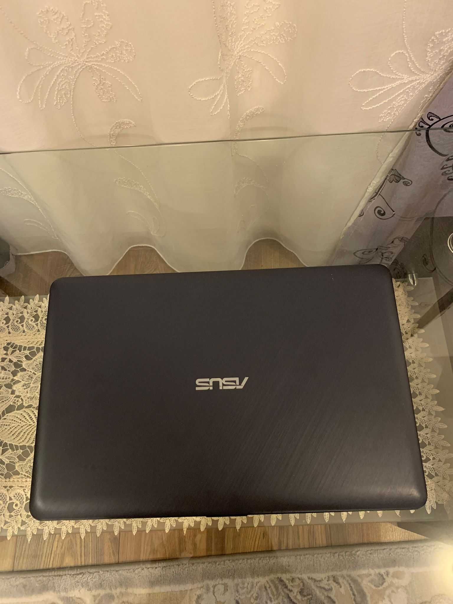 Vand laptop Asus