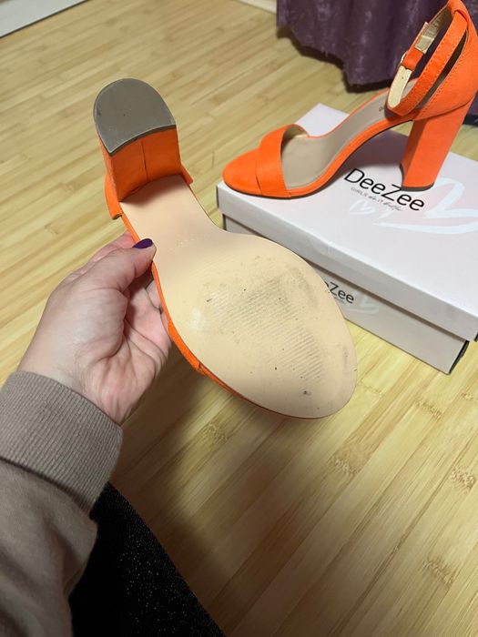 Обувки на ток DeeZee