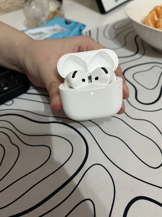 AirPods 4 почти как новый