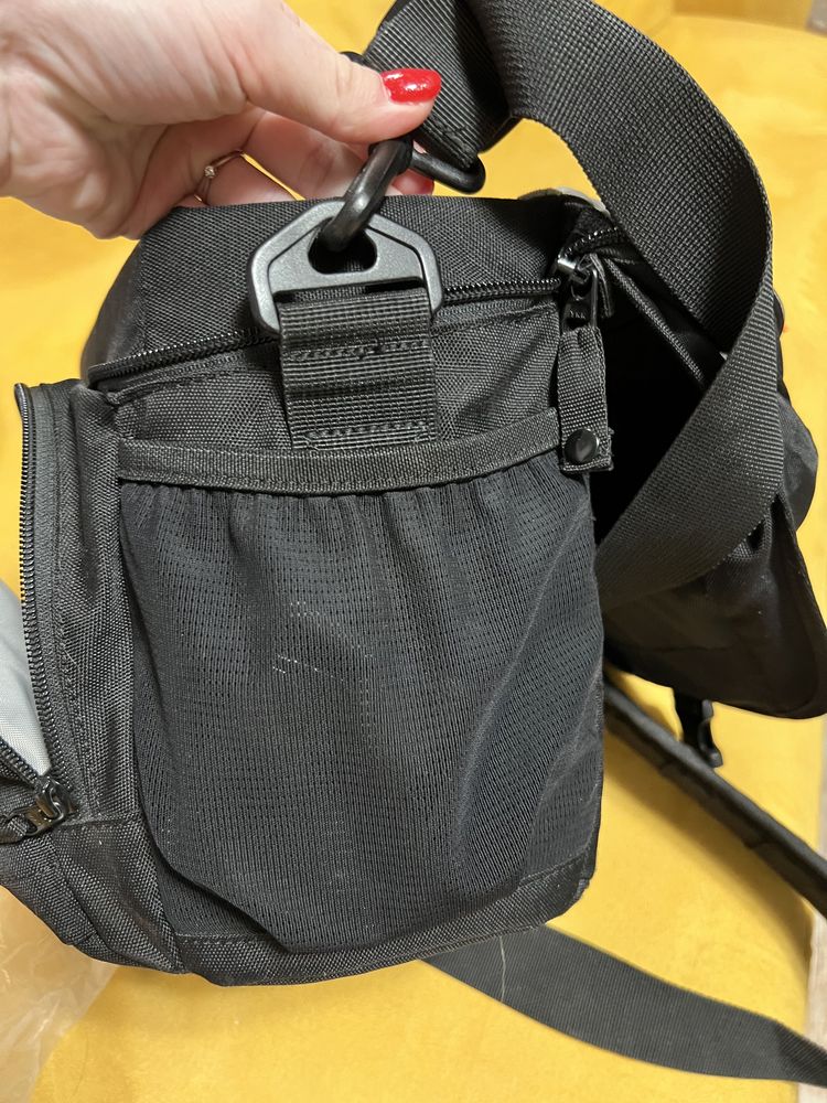 Lowepro NOVA 170 AW фотографска чанта