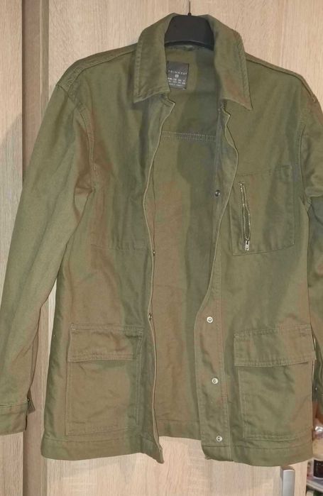 vesta cu blanita si geaca de blugi