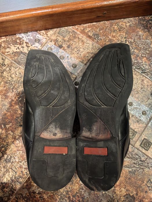 Подарявам черни кожени обувки 40 номер