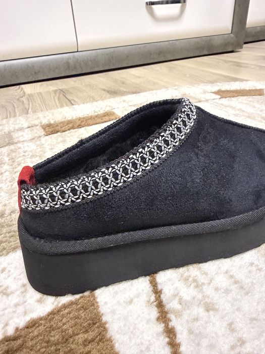 De vanzare papuci UGG