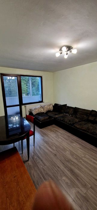 Închiriez apartament 4 camere zona Tractorul