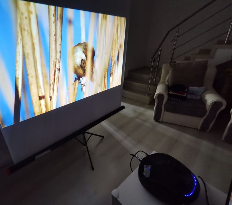 Videoproiector Ultra Short Toshiba TDP-ET10