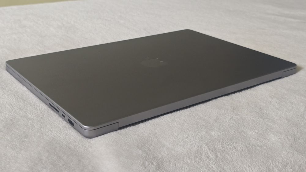 Macbook Pro 16" A2485 M1 Pro 32GB RAM 512gb SSD