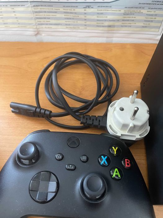 Xbox Series X 1 TB + 2 контролера + 3 игри