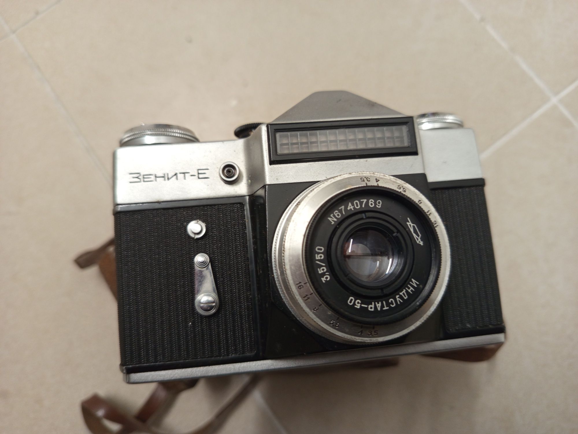 Добър ден, продавам 2 фотоапарати Зенит и Werra,