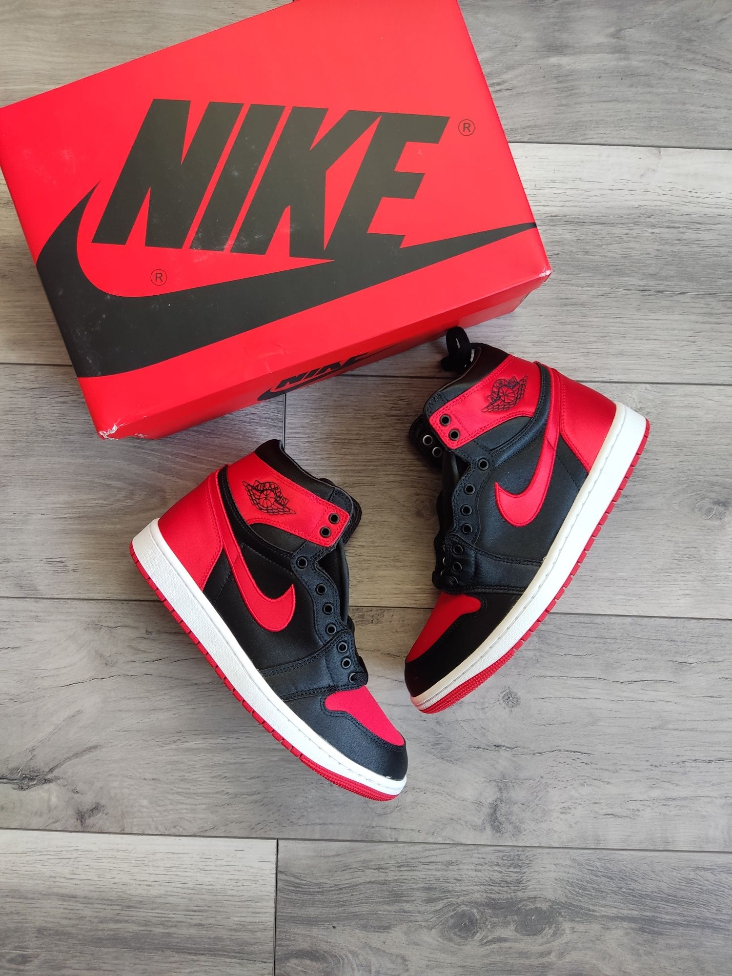 Air Jordan 1 Retro High Satin Bred