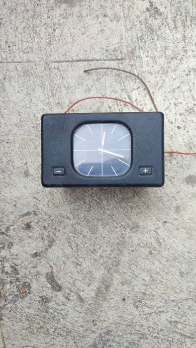 Дигитален часовник за BMW E34