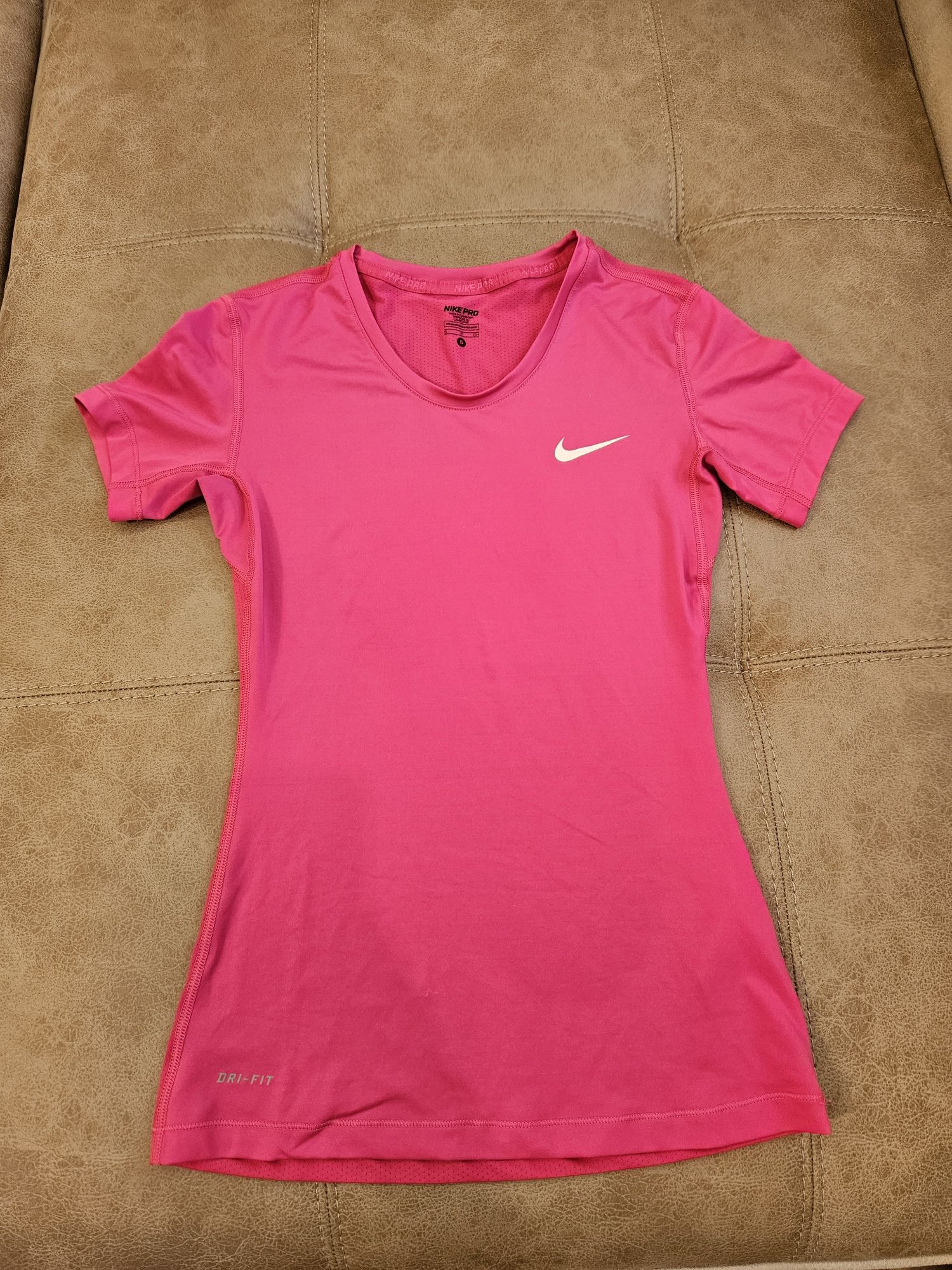 Оригинална тениска Nike , размер S
