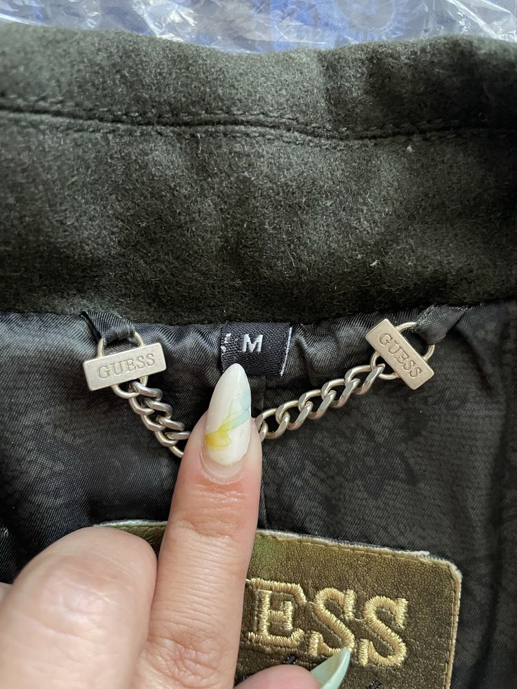 Дамско палто на марката Guess